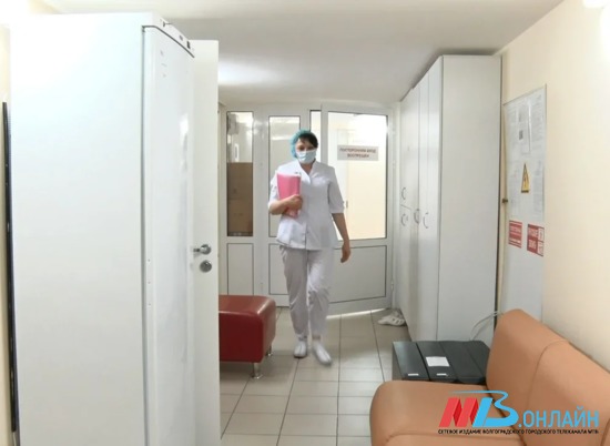 Мать оставленного малыша в палате больницы Волгограда поставили на учет